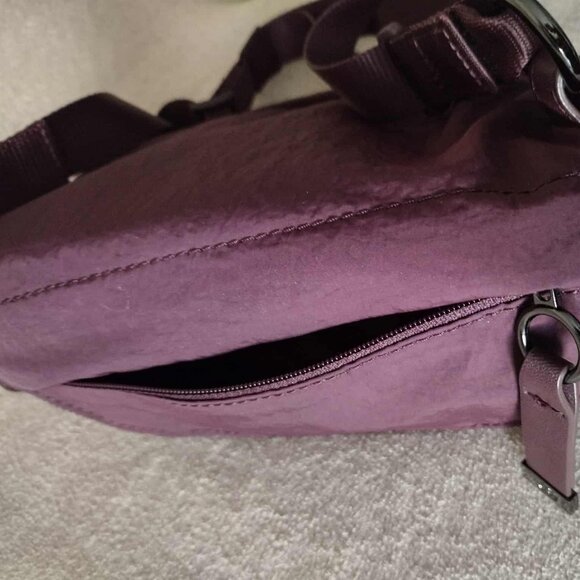 Lululemon Festival Bag Crossbody in Black Cherry - Picture 15 of 16